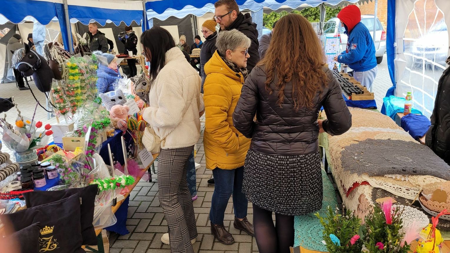 Wielkanocny targ cieszył się ogromnym powodzeniem [FOTO]