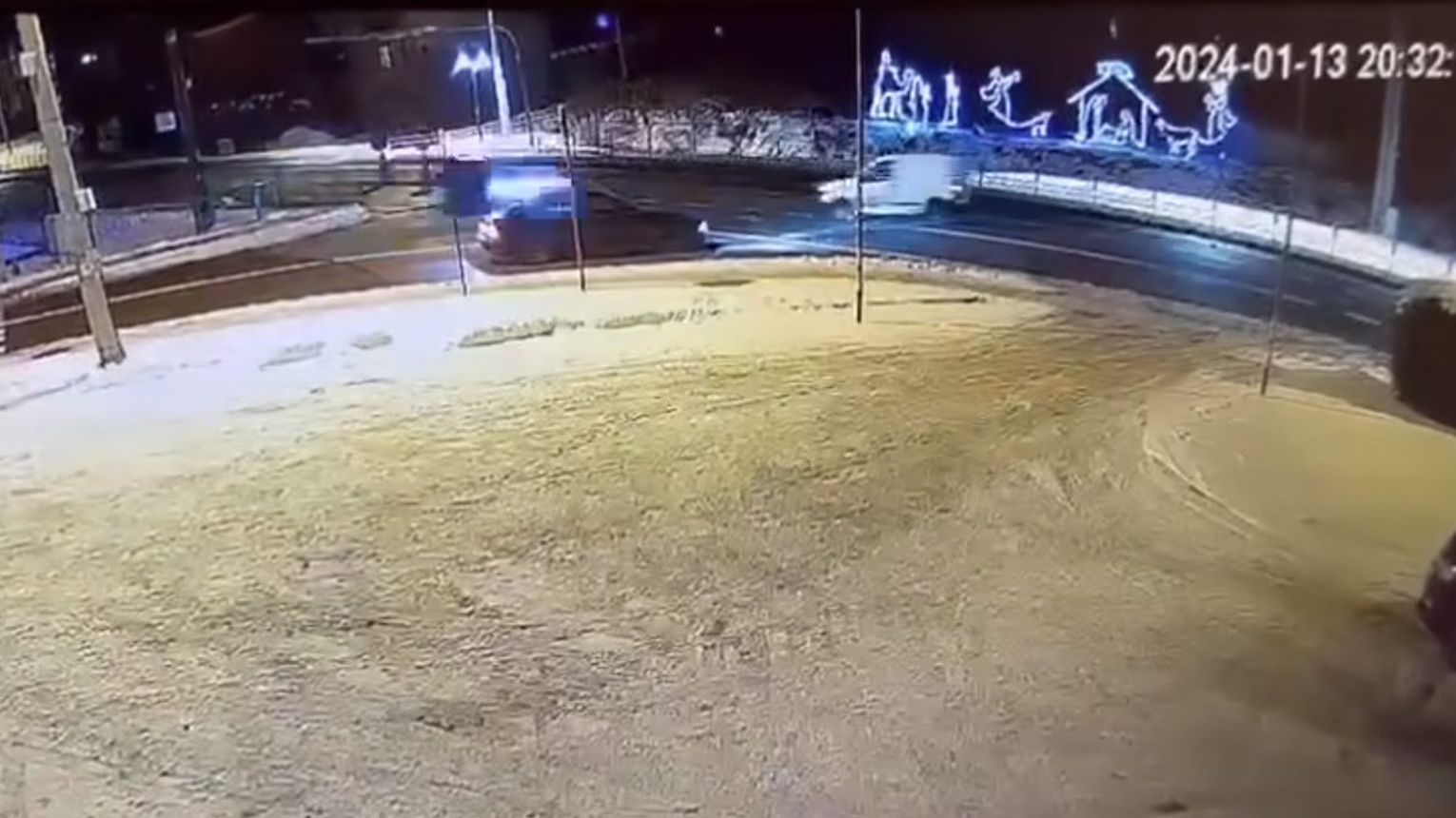 Ziemia Obraca Się Wokół Własnej Osi Skutkiem Ruchu Obrotowego Jest Siła uderzenia taka, że peugeot obraca się wokół własnej osi, a audi