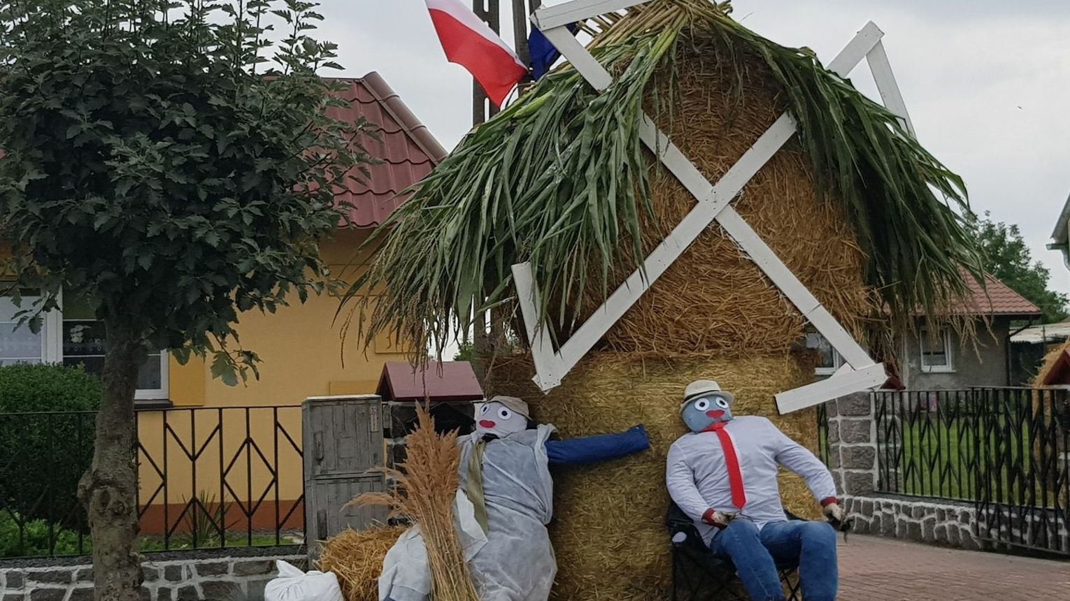 Witacz Ze Swastyk Na Do ynkach Witacz Ze Swastyk Na Do ynkach