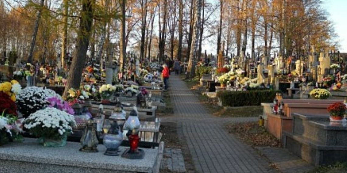 1,5-roczne dziecko zginęło na cmentarzu. Przygniotła je płyta nagrobna 1,5-roczne dziecko zginęło na cmentarzu. Przygniotła je płyta nagrobna