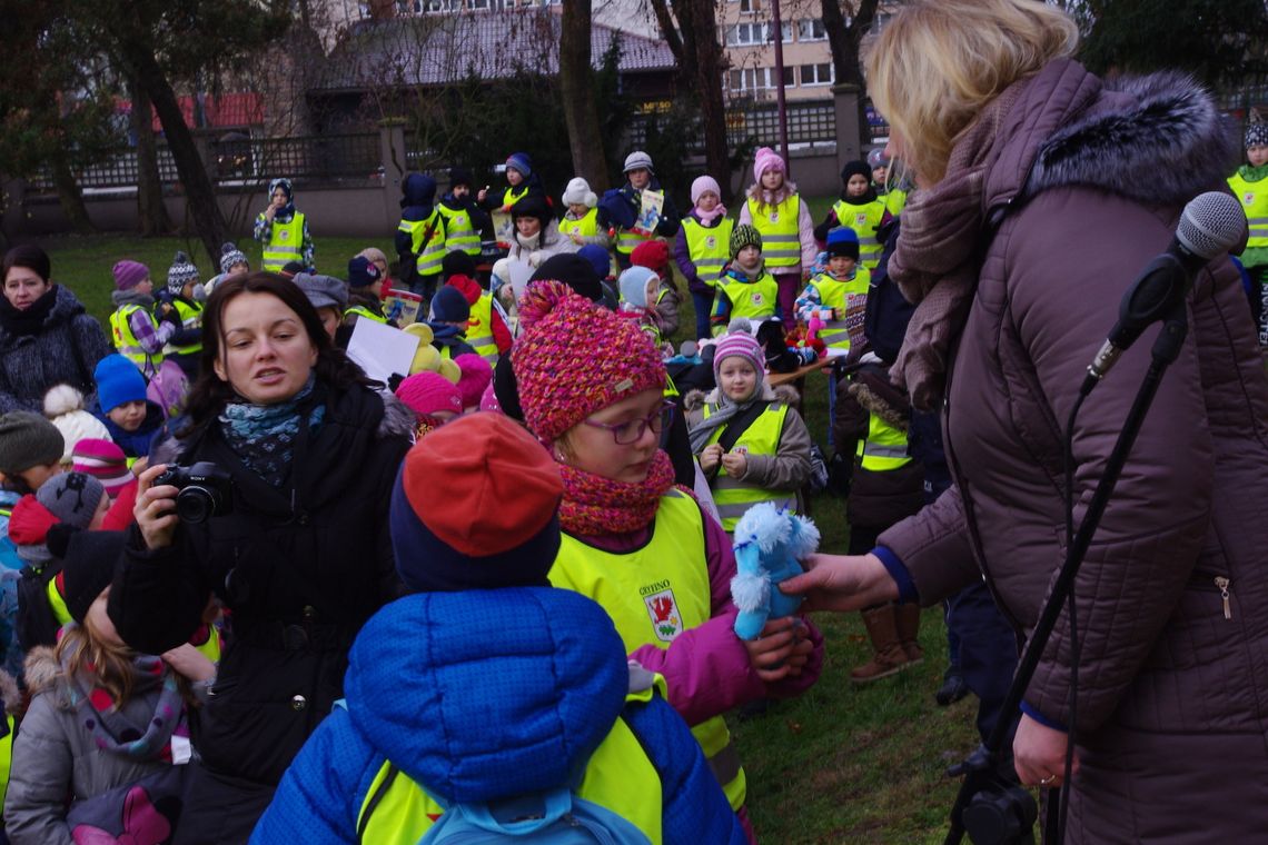 300 bawiło się z policją