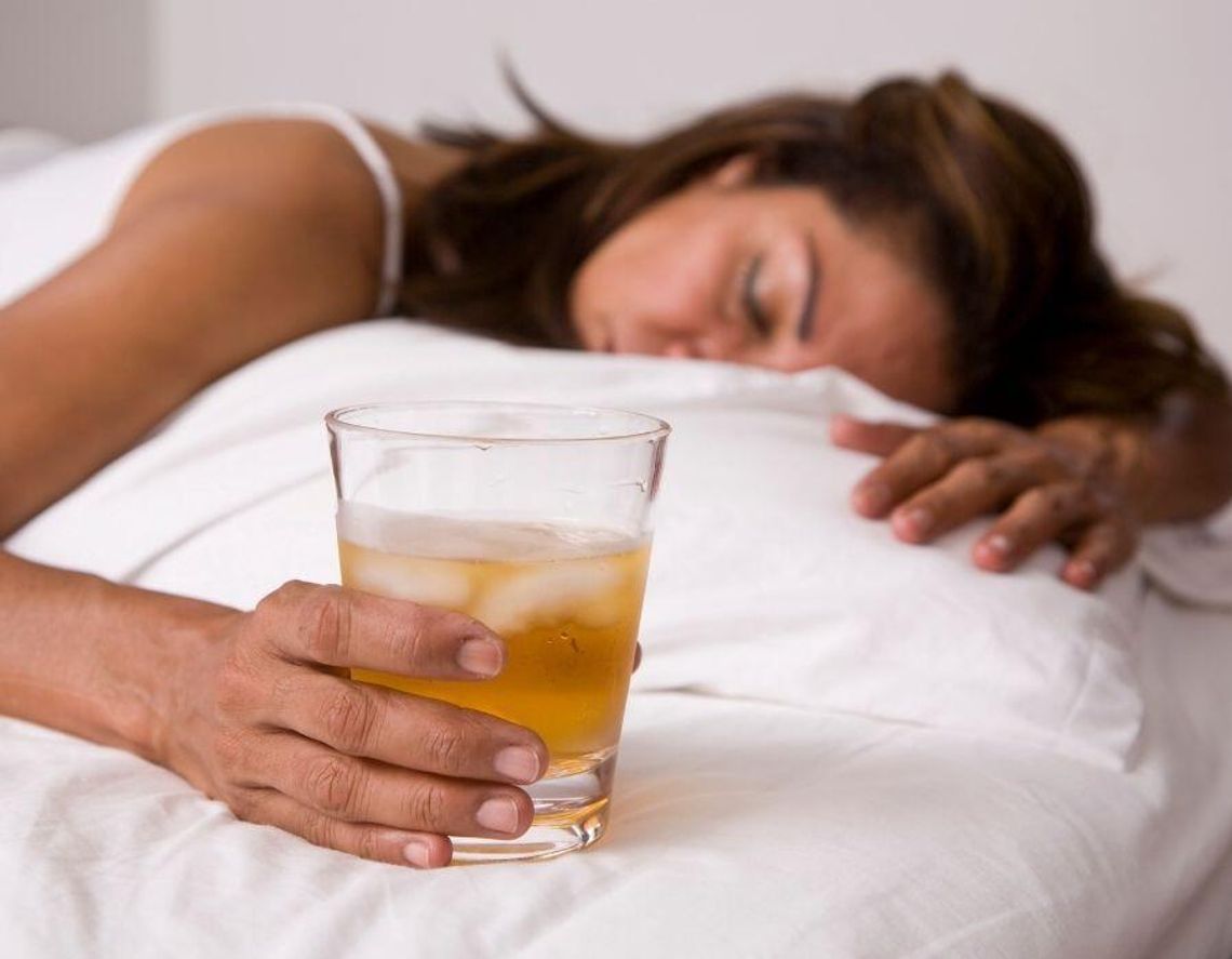 Kac na L4 w statystykach ZUS, Tyle dni wolnych biorą Polacy przez alkohol Kac na L4 w statystykach ZUS, Tyle dni wolnych biorą Polacy przez alkohol