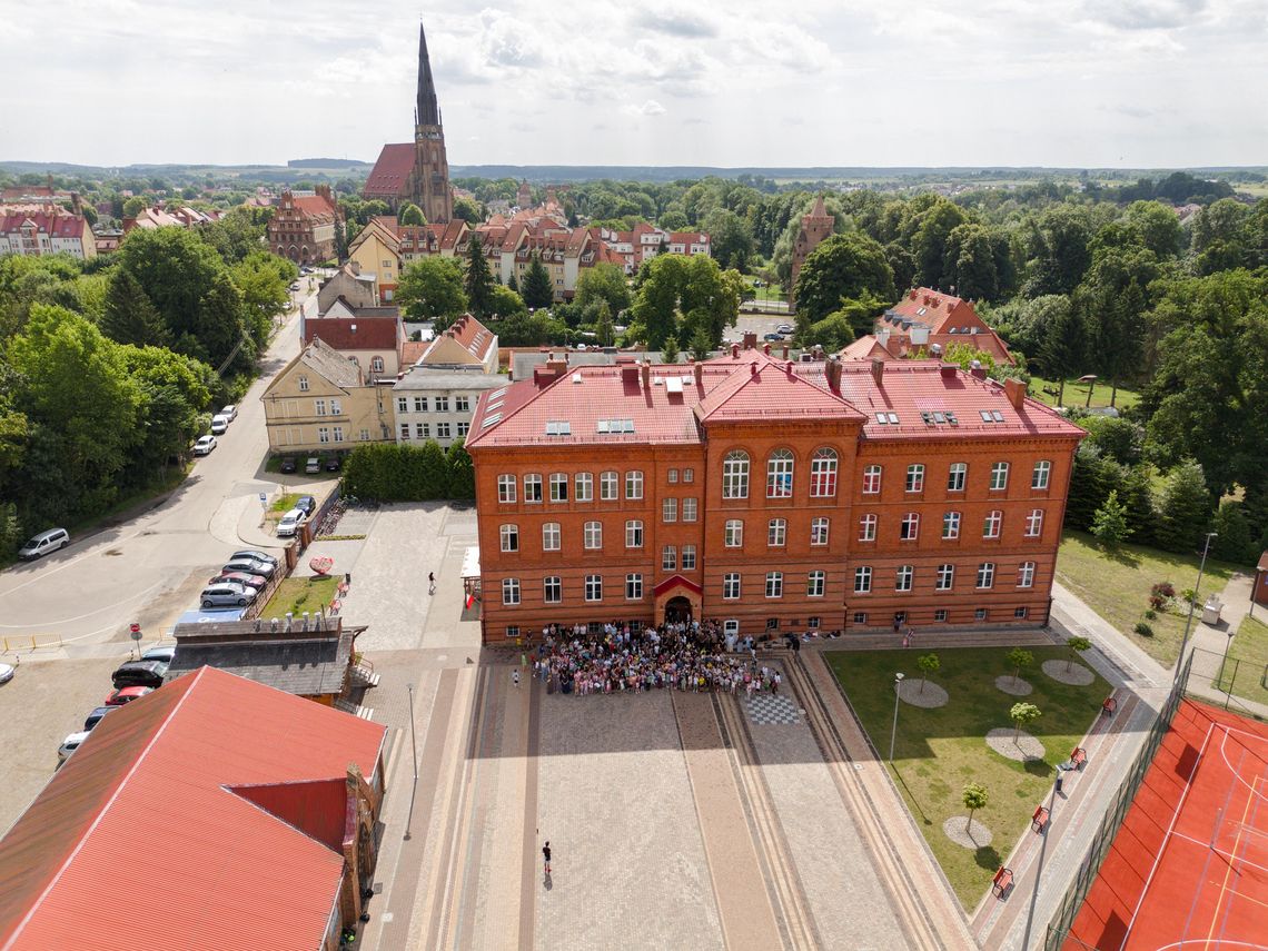80 lat SP 1 w Chojnie. Wyjątkowy jubileusz "Korczaka" i wielki zjazd absolwentów 80 lat SP 1 w Chojnie. Wyjątkowy jubileusz "Korczaka" i wielki zjazd absolwentów