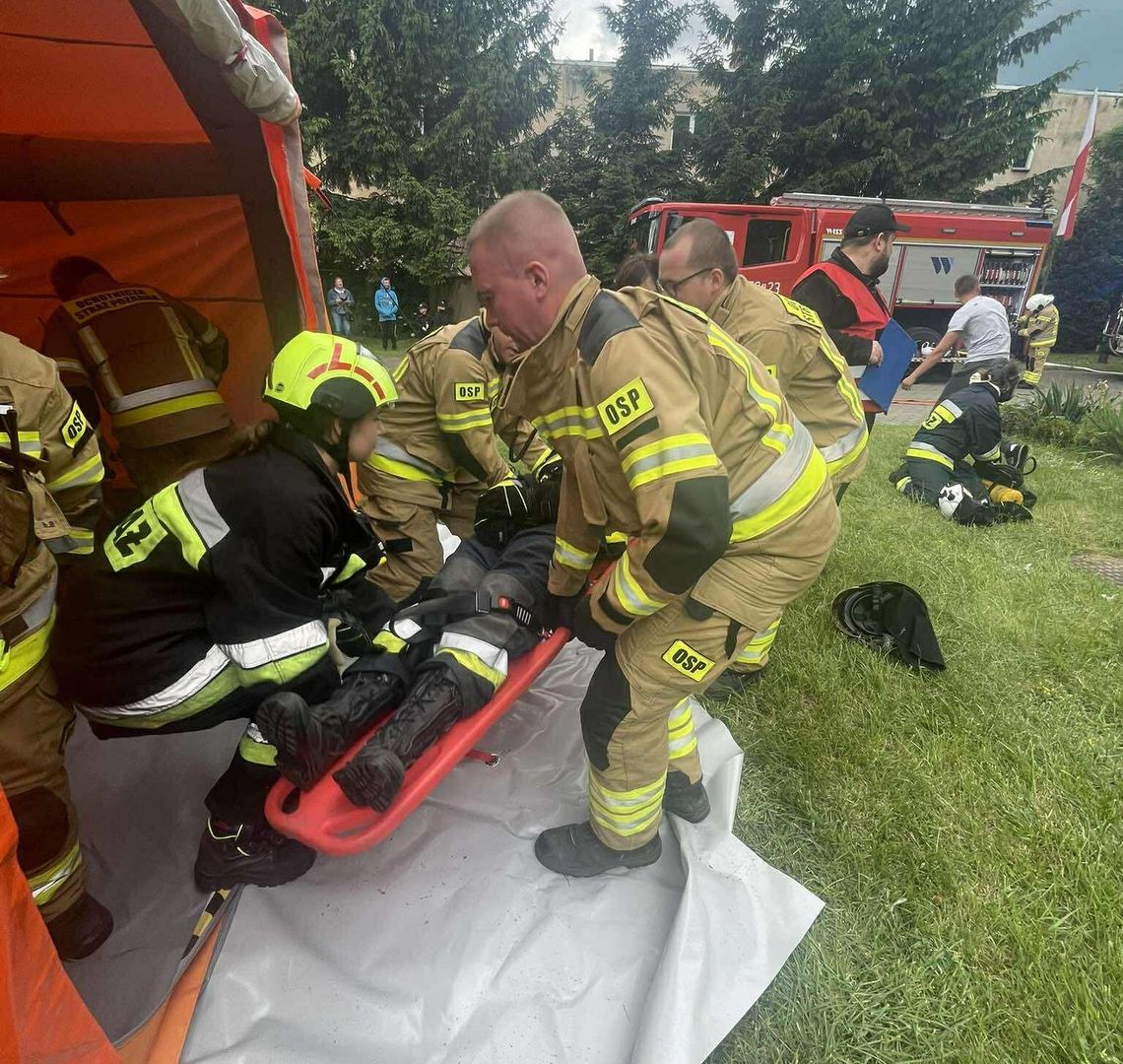 Akcja ratowniczo-gaśnicza na terenie kościoła "Wieża 2025" [FOTORELACJA]