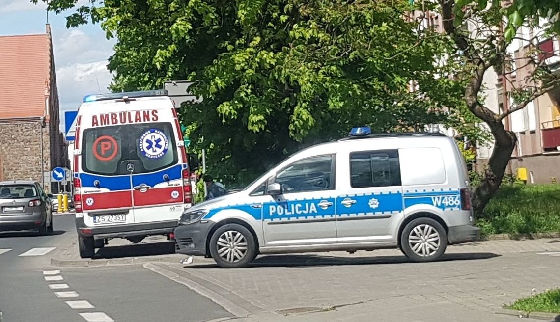 Akcja ratowników i policjantów w centrum Gryfina Akcja ratowników i policjantów w centrum Gryfina