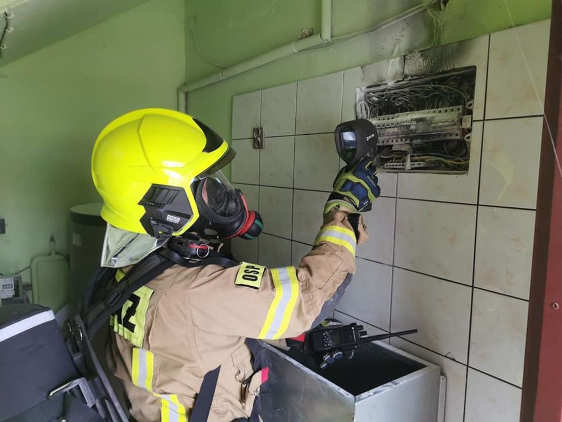 Akcja strażaków w budynku mieszkalno-usługowym