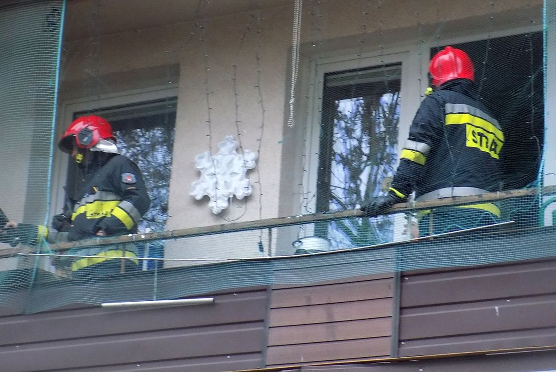 Akcja strażaków w centrum Gryfina Akcja strażaków w centrum Gryfina