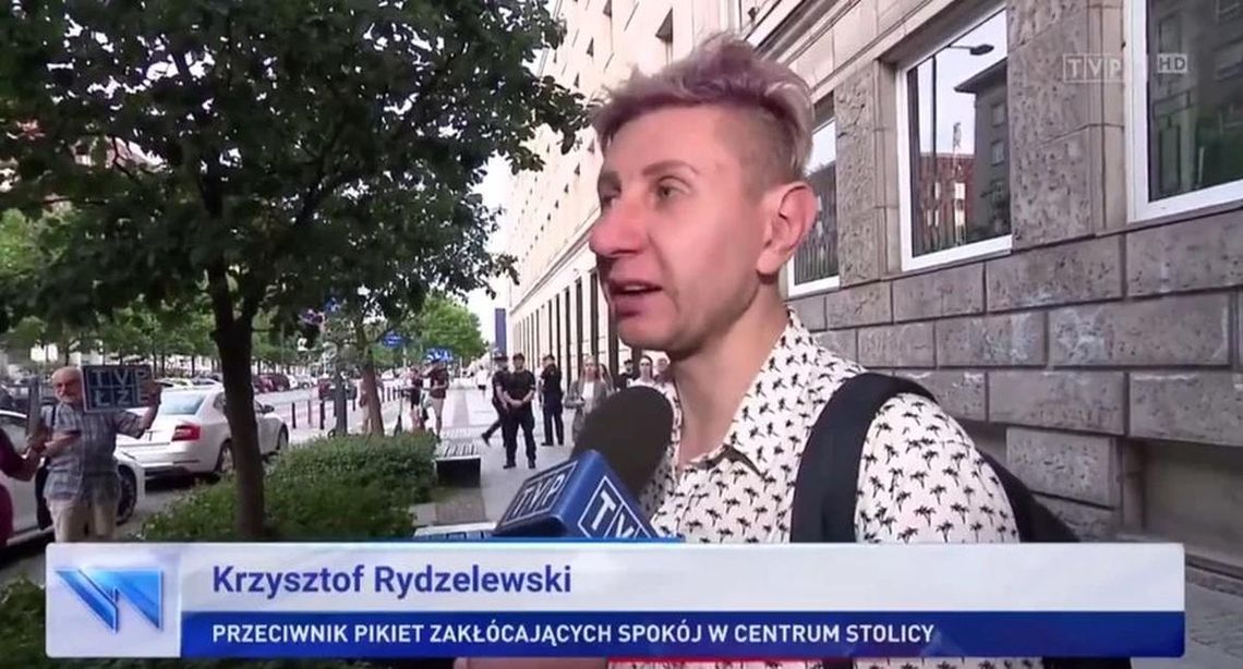 Aktor z „Wiadomości” zaskakuje. "Grał" przypadkowego przechodnia?