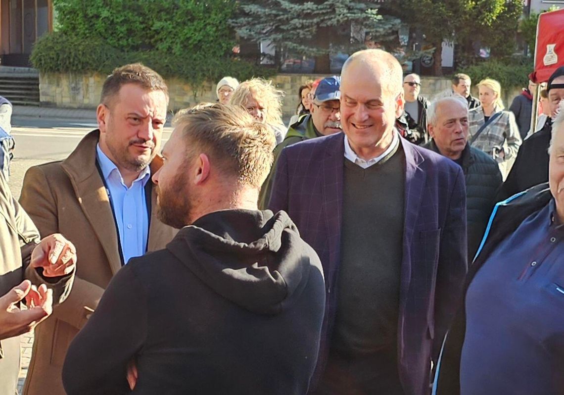 Albo absolutorium, albo w referendum? Dwie drogi Sawaryna, a każda oznacza koniec