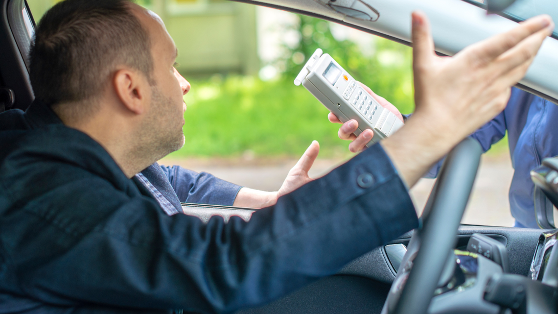 Pijani za kółkiem, brawurowo jeżdżący, często z zakazem prowadzenia to plaga Pijani za kółkiem, brawurowo jeżdżący, często z zakazem prowadzenia to plaga