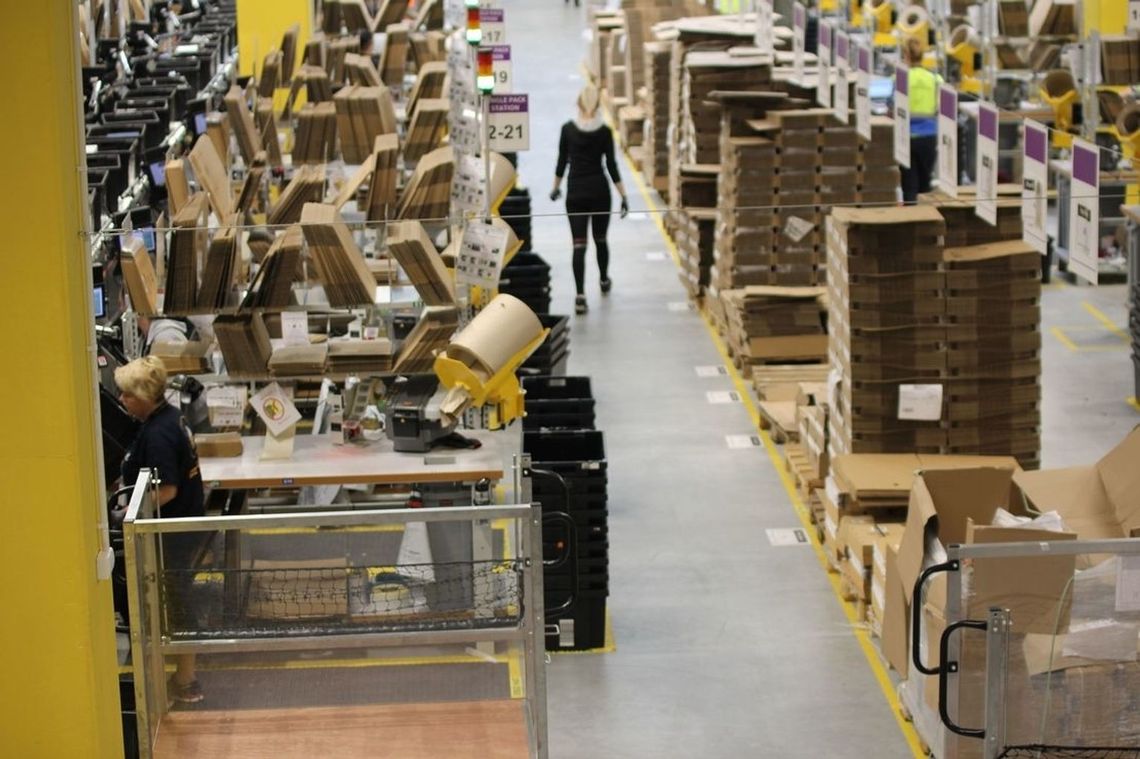 Amazon nie będzie potrzebował tylu pracowników. Sztuczna inteligencja zredukuje zatrudnienie