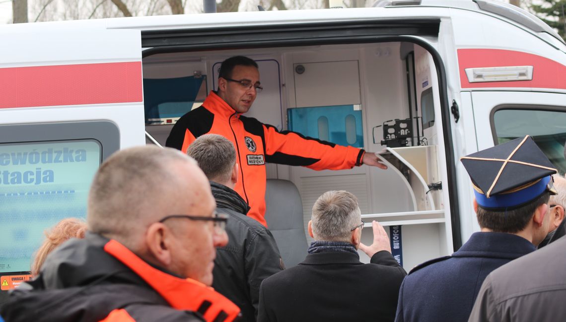 Ambulanse przybywają Ambulanse przybywają