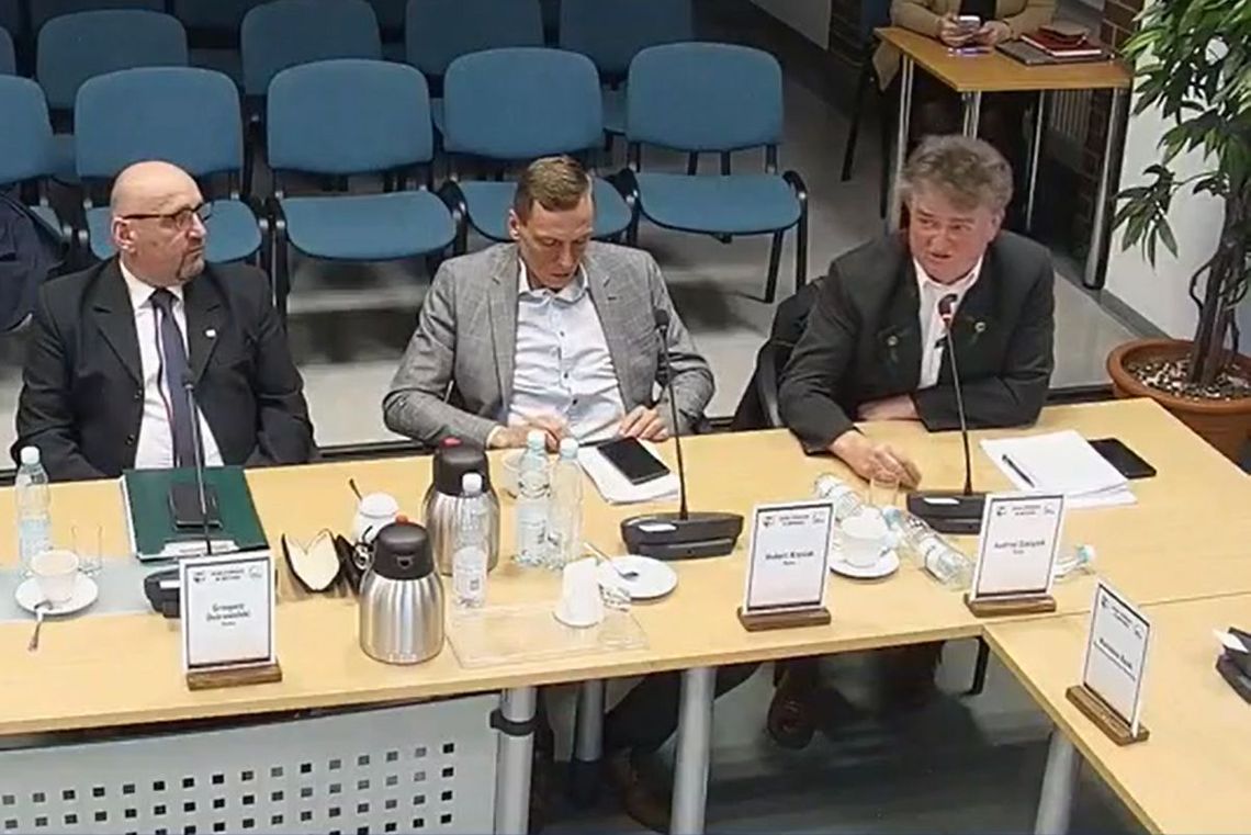 Andrzej Szelążek ujawnia na sesji kulisy zatrzymania go przez CBA. Andrzej Szelążek ujawnia na sesji kulisy zatrzymania go przez CBA.