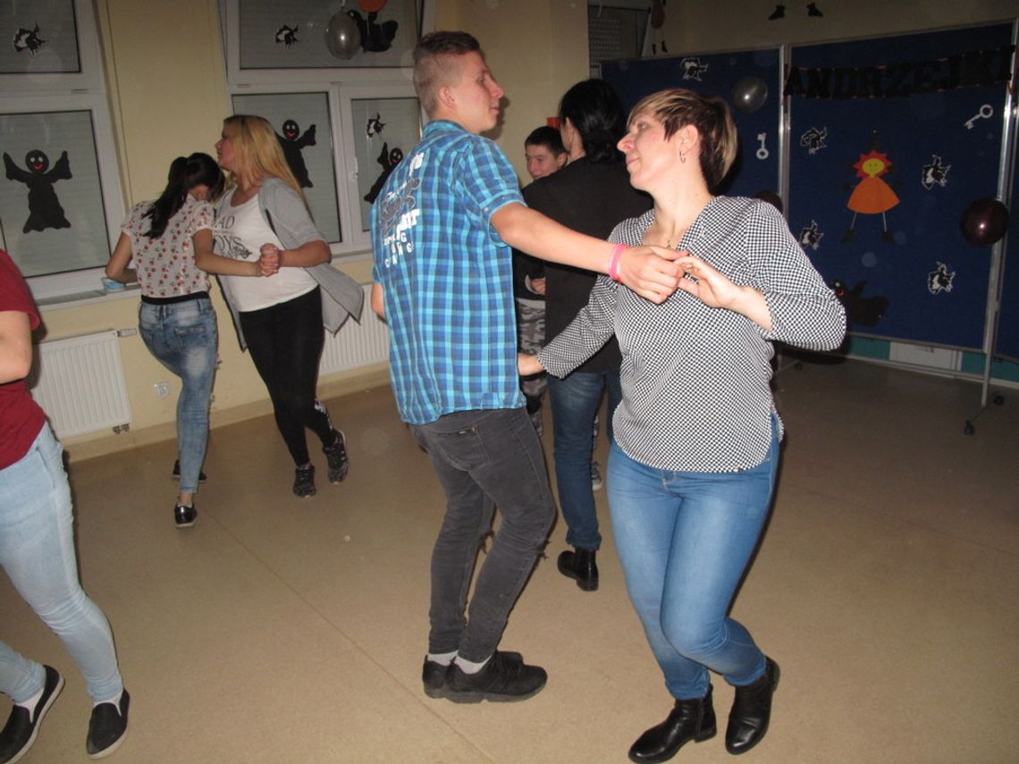 Andrzejki z wróżbami i laniem wosku