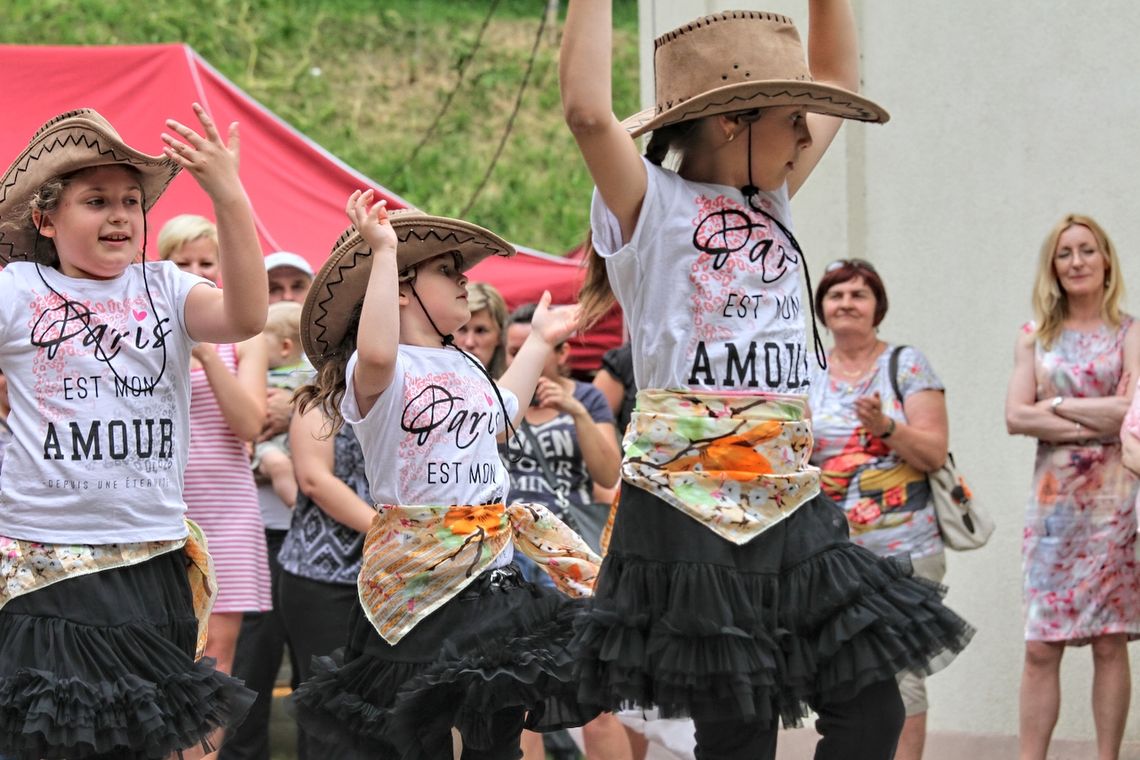 Arkan Country międzynarodowo i lokalnie Arkan Country międzynarodowo i lokalnie