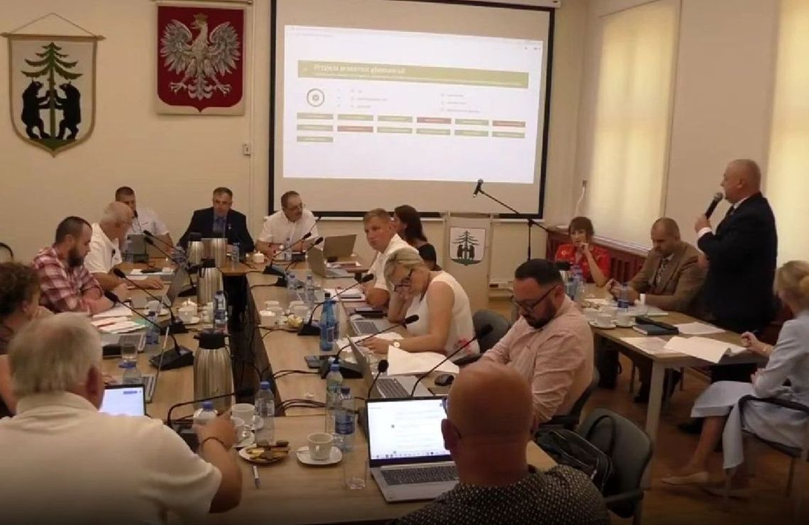 Arogancja burmistrza. Jak próbuje kneblować usta radnym i ignoruje mieszkańców Arogancja burmistrza. Jak próbuje kneblować usta radnym i ignoruje mieszkańców