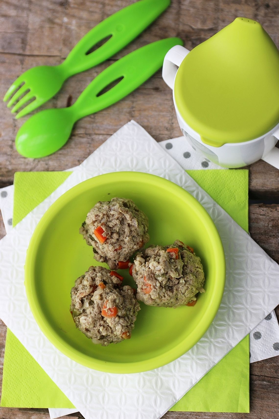 Aromatyczne gotowane pulpeciki z warzywami i pełnoziarnistą kaszą, bez jajka i bez bułki tartej - dla dzieci po 12 miesiącu. Aromatyczne gotowane pulpeciki z warzywami i pełnoziarnistą kaszą, bez jajka i bez bułki tartej - dla dzieci po 12 miesiącu.