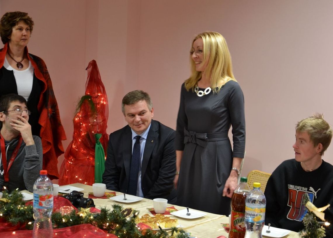 Artyści przy wspólnym świątecznym stole Artyści przy wspólnym świątecznym stole