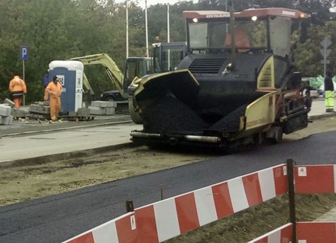 Asfalt został wylany na podbudowę bitumiczną – mówi naczelnik Asfalt został wylany na podbudowę bitumiczną – mówi naczelnik