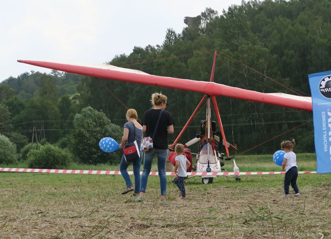 Atrakcje w powietrzu i na trawie - festyn modelarski pod Górą Czcibora Atrakcje w powietrzu i na trawie - festyn modelarski pod Górą Czcibora