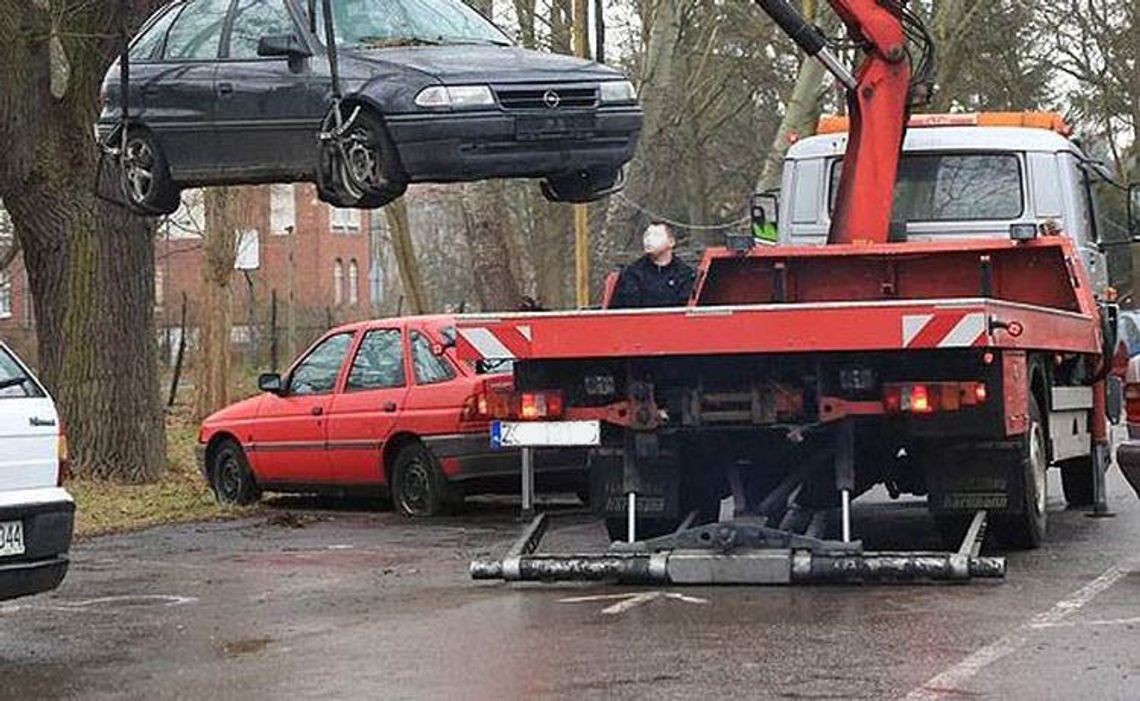 Auto blokuje miejsce na parkingu - uważa czytelniczka Auto blokuje miejsce na parkingu - uważa czytelniczka