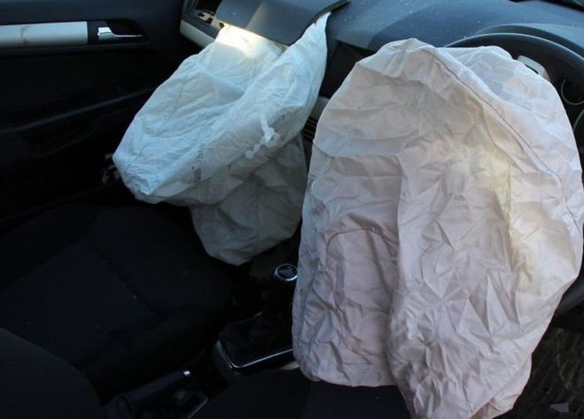 Auto przekoziołkowało i zatrzymało się w sadzie Auto przekoziołkowało i zatrzymało się w sadzie