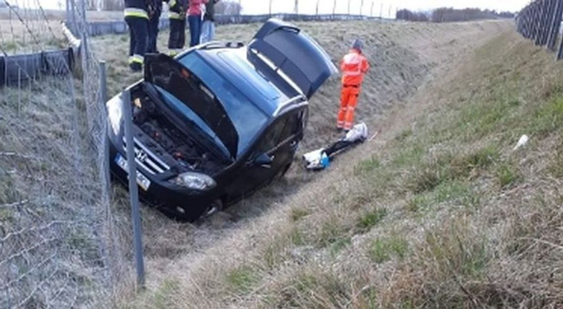 Auto wypadło z drogi