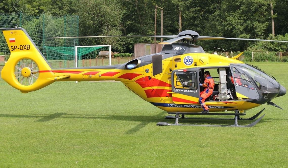 Autobus z dziećmi jadącymi do szkoły zderzyl się z osobówką. Trwa akcja ratunkowa