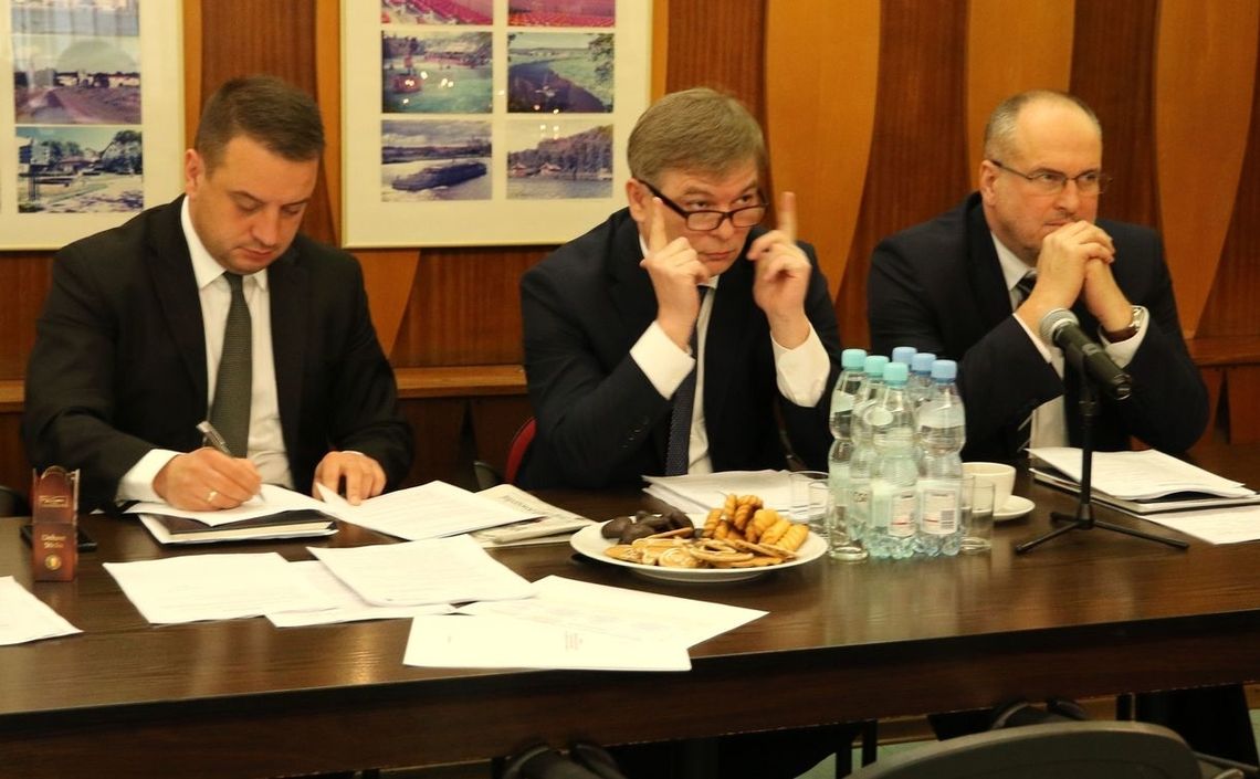 Autopoprawki burmistrza spowodowały paraliż obrad sesji