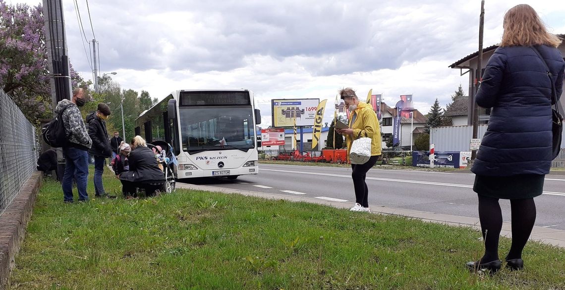 Awaria autobusu i problemy pasażerów Awaria autobusu i problemy pasażerów