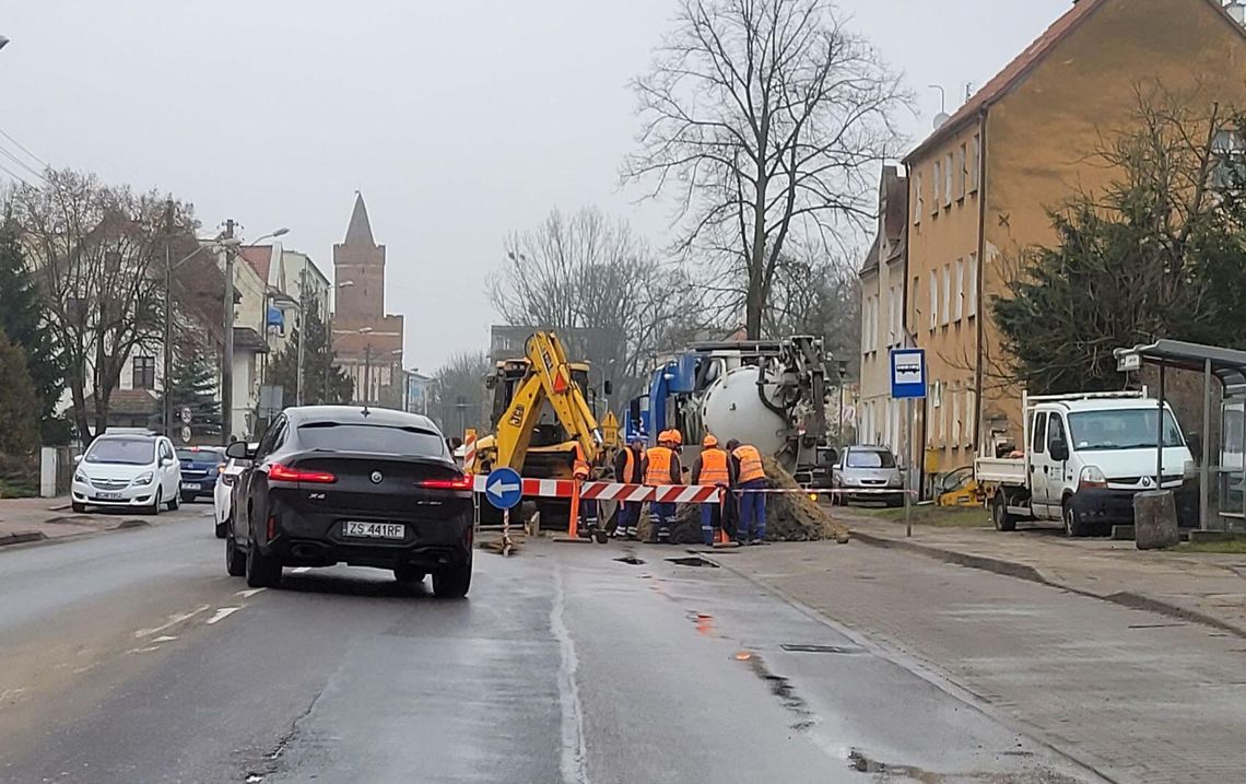 Awaria na ul. Łużyckiej. Kierowcy, uważajcie!