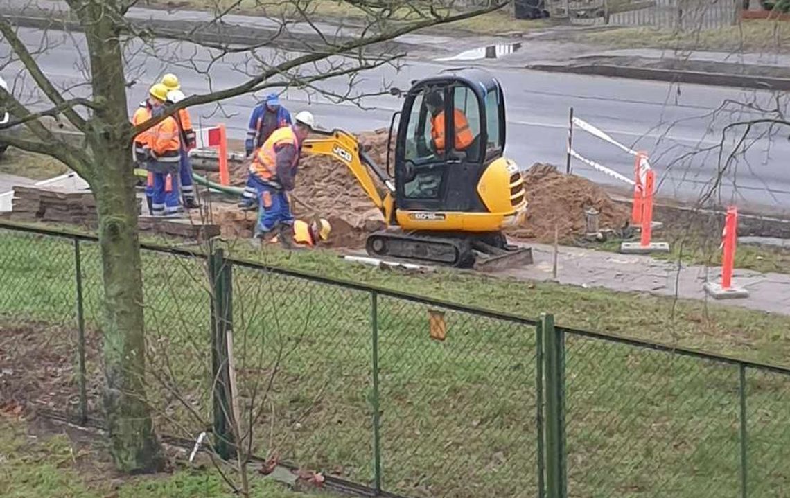 Awaria sieci wodociągowej. Kilkuset uczniów odesłanych do domu Awaria sieci wodociągowej. Kilkuset uczniów odesłanych do domu
