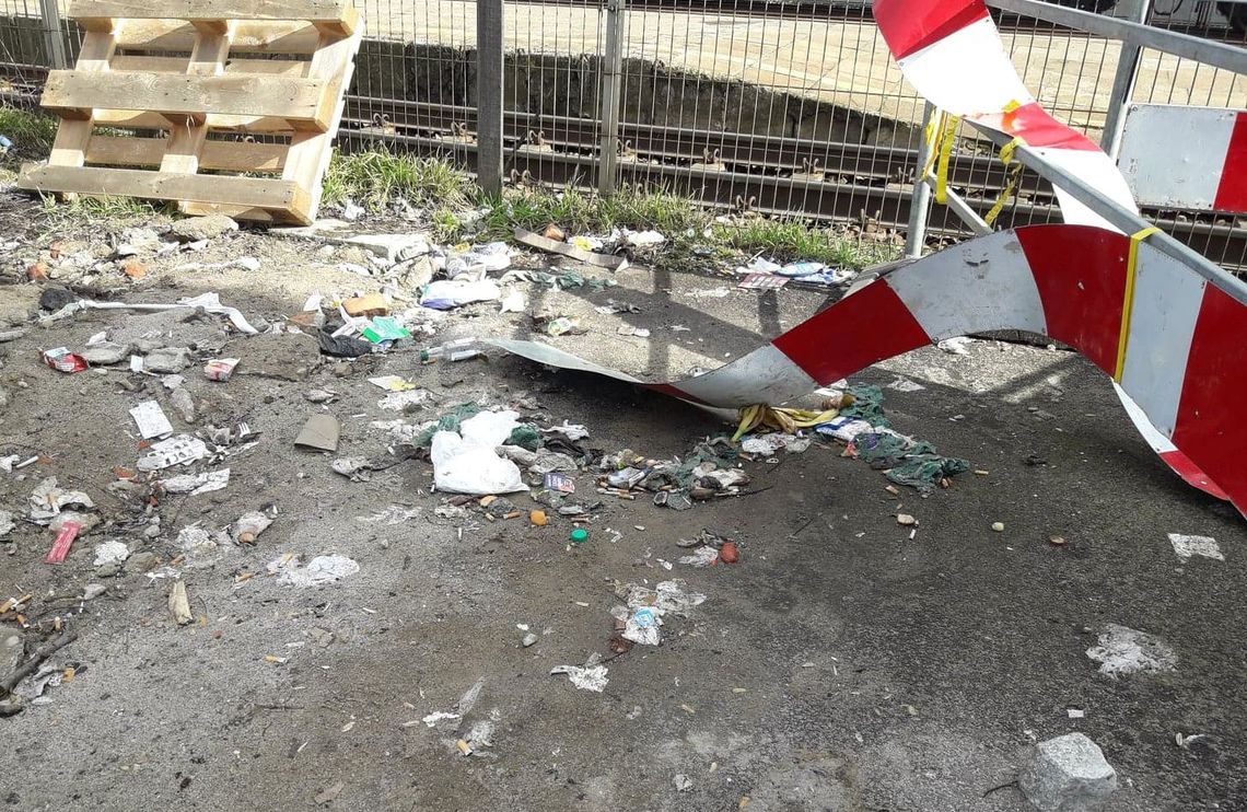 Bałagan nie tylko na dworcu, ale i wokół Bałagan nie tylko na dworcu, ale i wokół