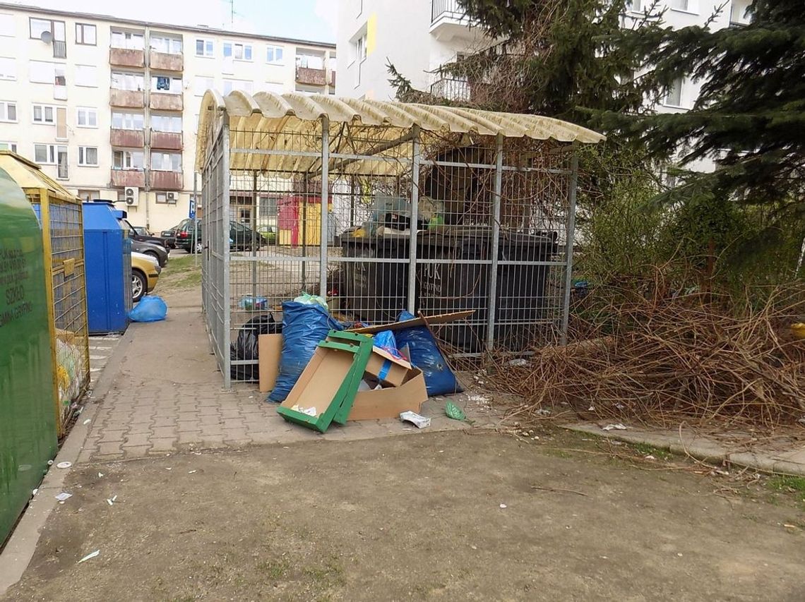 Bałagan przed budynkami GTBS Bałagan przed budynkami GTBS