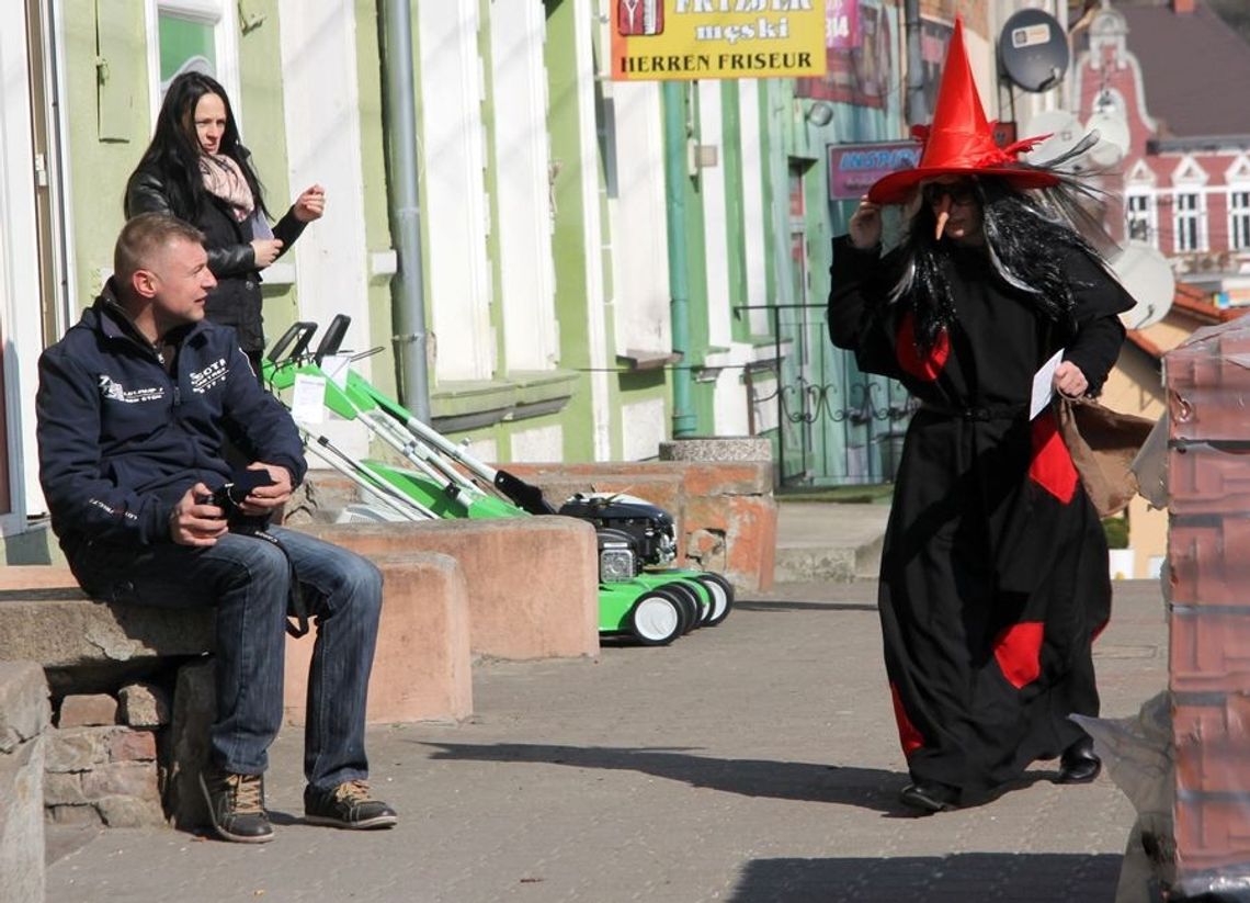 Baśniowa parada ulicami na powitanie wiosny Baśniowa parada ulicami na powitanie wiosny