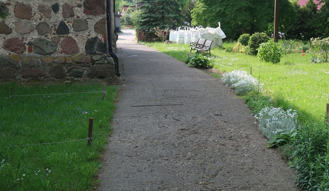 Będą mieli wybrukowaną drogę wokół kościoła Będą mieli wybrukowaną drogę wokół kościoła