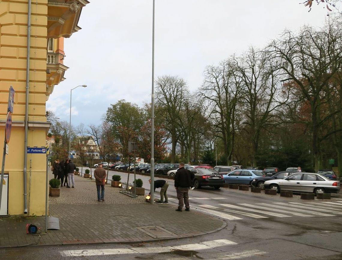 Będą się ewakuować na parking przy parku Będą się ewakuować na parking przy parku