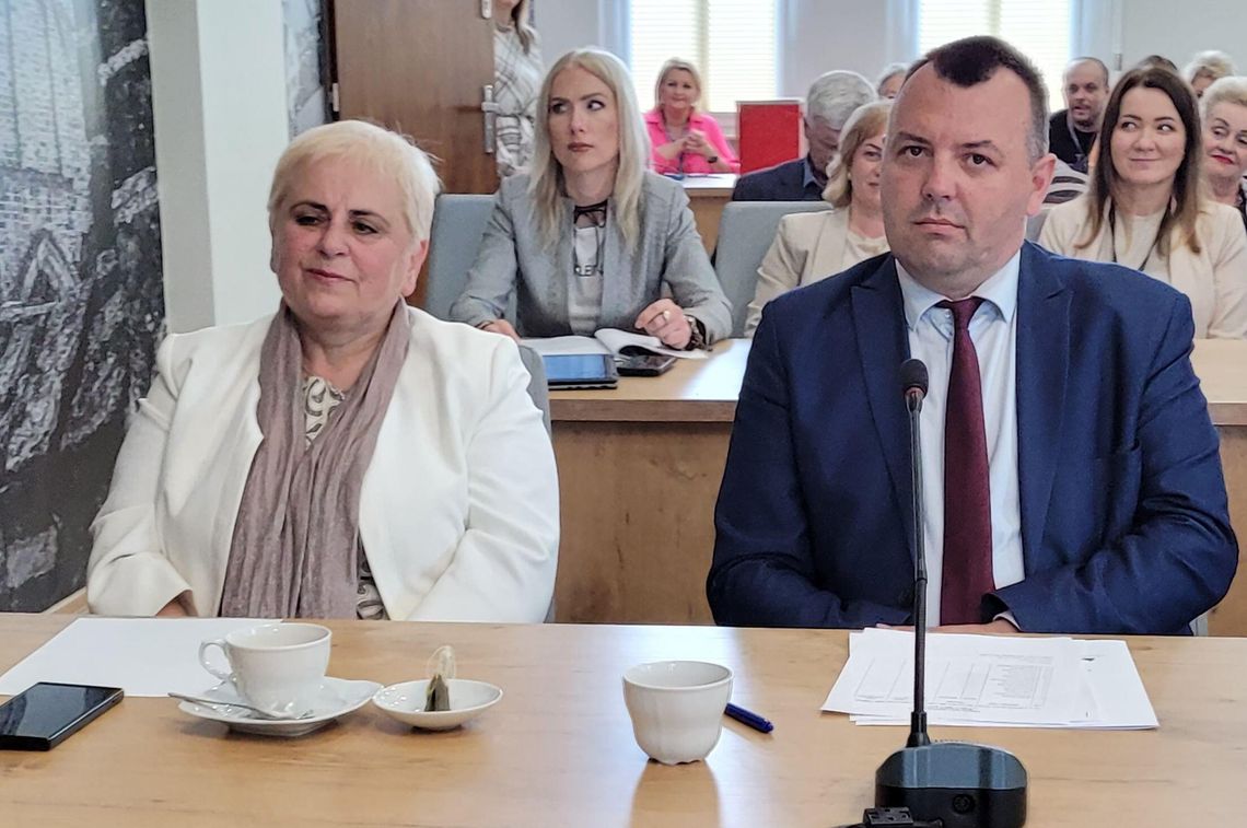 Bezprawne kontrakty PUK. Oficjalny raport Prezesa UZP obnaża fikcyjny nadzór nad spółką