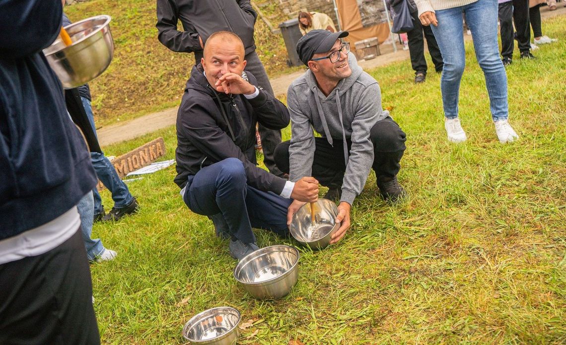 Bili pianę i rzucali beretem. Dożynkowe atrakcje