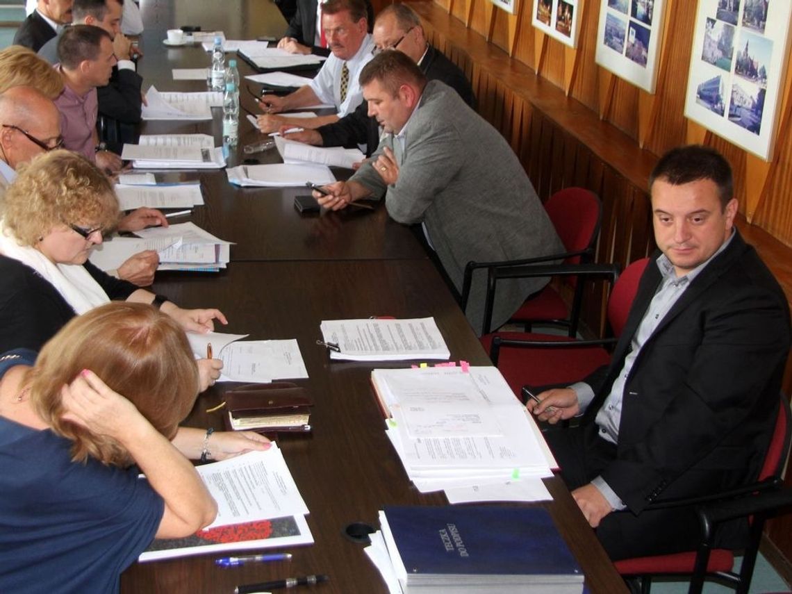 Biurokracja w UMiG – radna mówi o panującym prawie Parkinsona Biurokracja w UMiG – radna mówi o panującym prawie Parkinsona