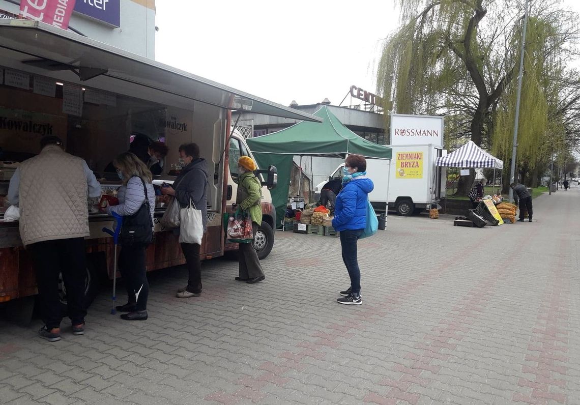 Blaski i cienie tercetowego ryneczku przy Chrobrego