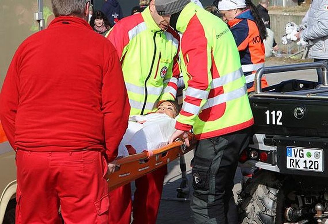 Bójki, upadki i wybuchy materiałów pirotechnicznych Bójki, upadki i wybuchy materiałów pirotechnicznych