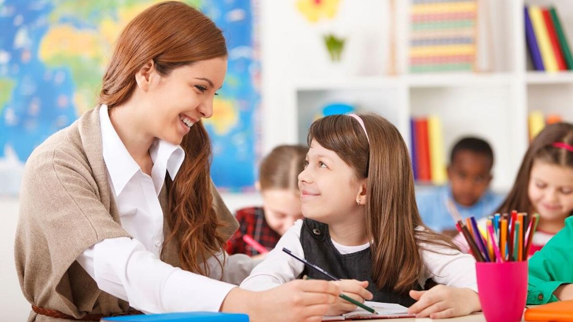 Nauczyciele dostaną dofinansowanie do smartfona? Bony dla nauczycieli nie tylko na loptopa