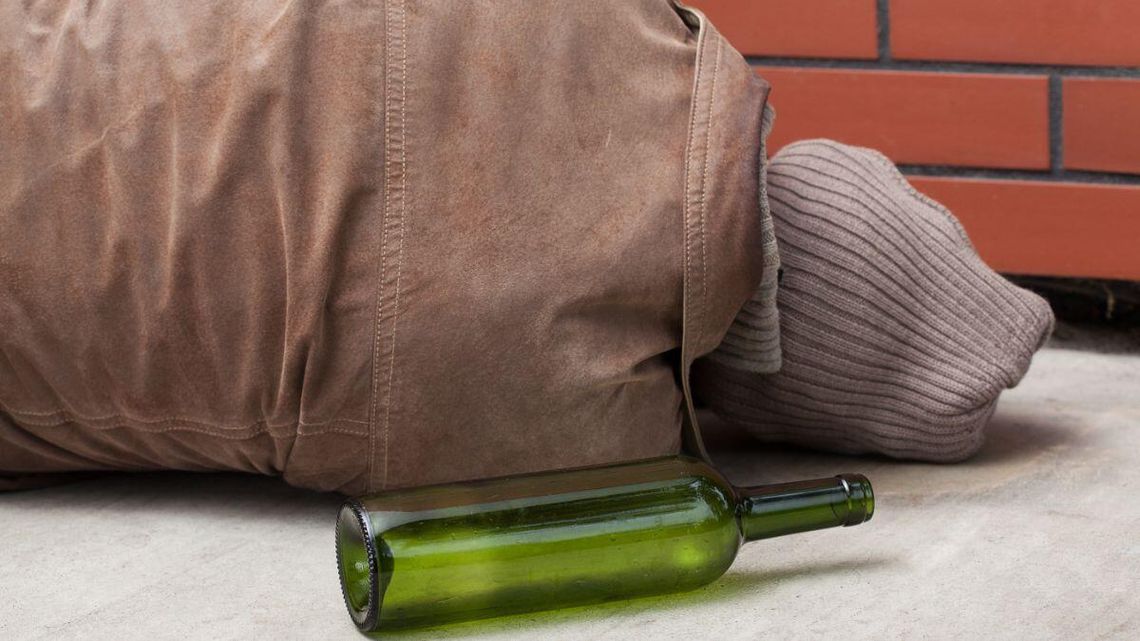 Zamiast na izby wytrzeźwień to trafiają na SOR-y. Pijani pacjenci zajmują łóżka i personel ratunkowy