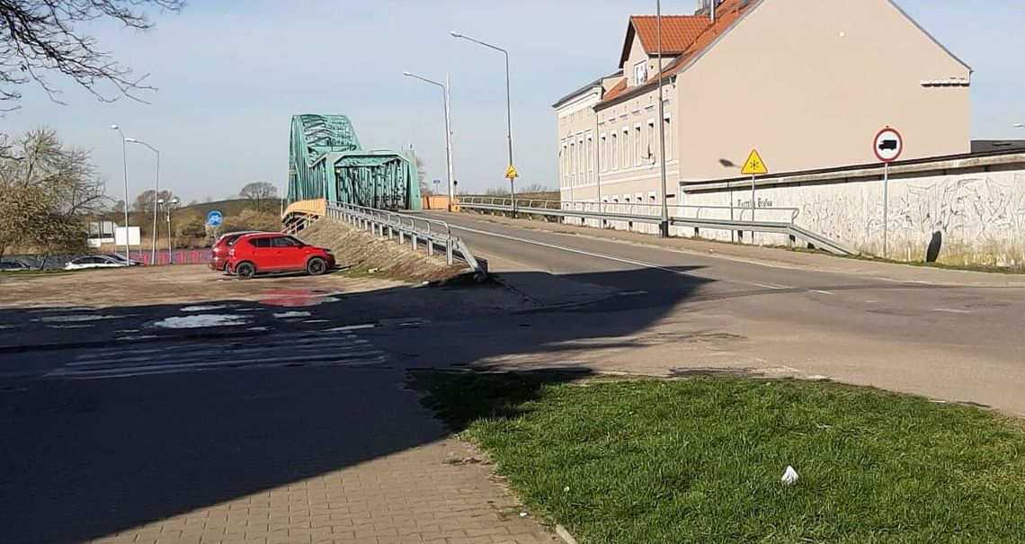 Brak oznakowania przed mostem wprowadza w błąd o przejściu granicznym Gryfino-Mescherin [FOTO]