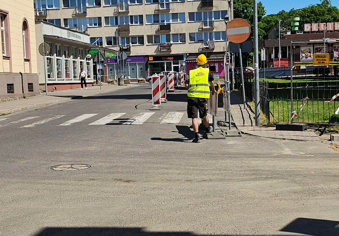 Brak szacunku dla kierowców w Gryfinie. Chaos parkingowy w centrum. Brak szacunku dla kierowców w Gryfinie. Chaos parkingowy w centrum.