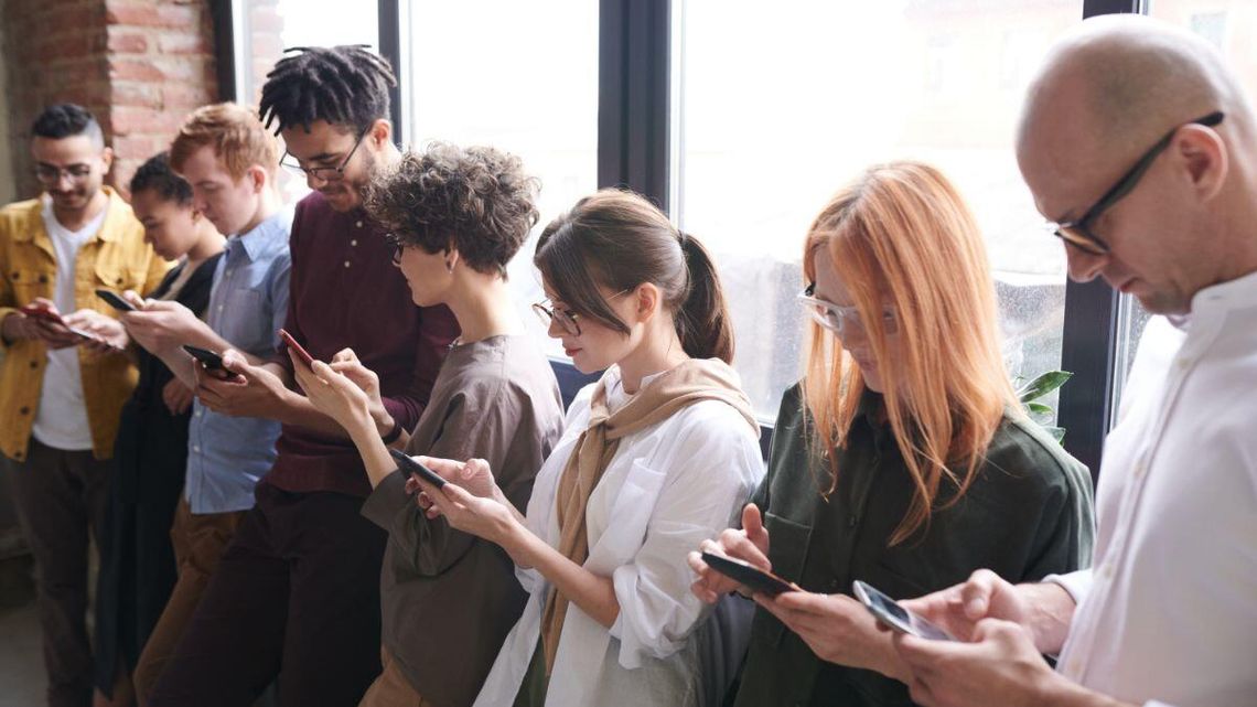 Smartfon to siedlisko zarazków. Bakterie należące do trzech rodzin