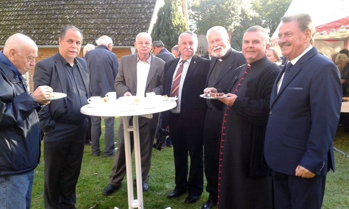 Budują wzajemne więzi Budują wzajemne więzi