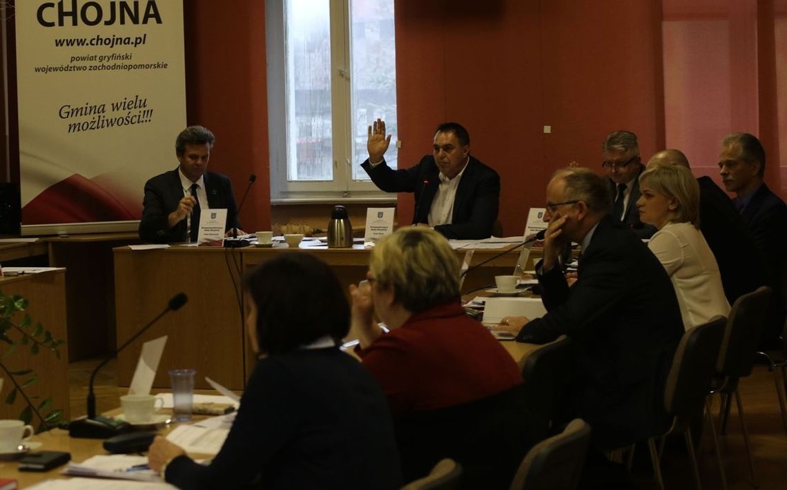 Budżet na 2018 r. przyjęty jednogłośnie. Burmistrz zapowiada tłusty rok Budżet na 2018 r. przyjęty jednogłośnie. Burmistrz zapowiada tłusty rok