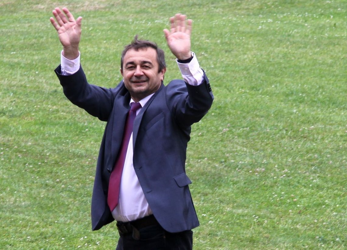 Burmistrz nielegalnie postawił znak i udaje Greka Burmistrz nielegalnie postawił znak i udaje Greka